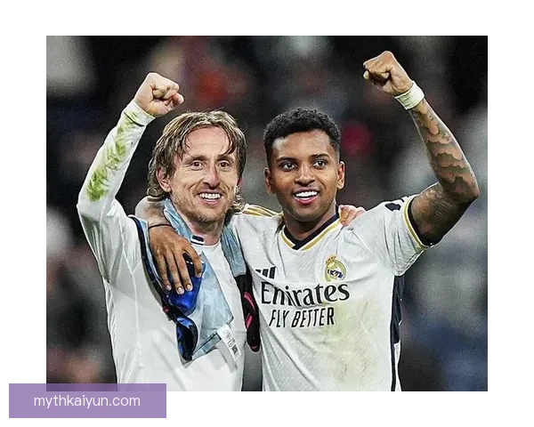 罗德里戈与皇马球迷互动积极，展现团队凝聚力与支持氛围