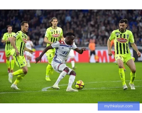 里昂控球能力持续提升,球队在新赛季展现出强大的比赛竞争力 里昂控球能力持续提升,球队在新赛季展现出强大的比赛竞争力