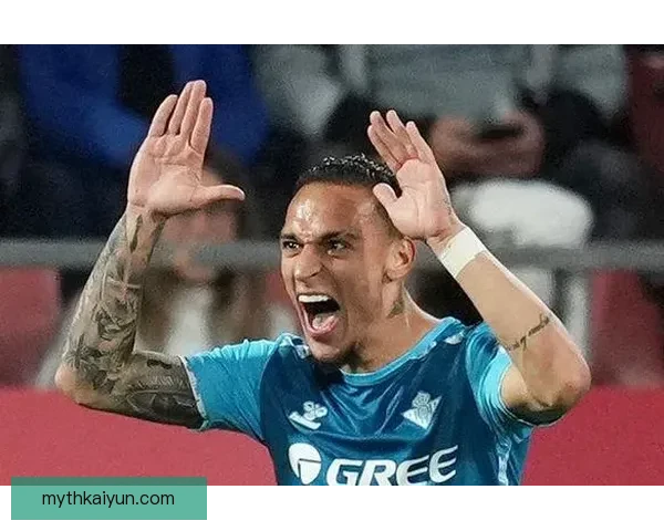 佩莱格里尼在曼城时期展现出竞争力增强的战术指导能力与球队表现分析